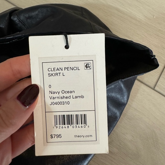 Theory navy leather pencil skirt size 0 - Picture 4 of 5